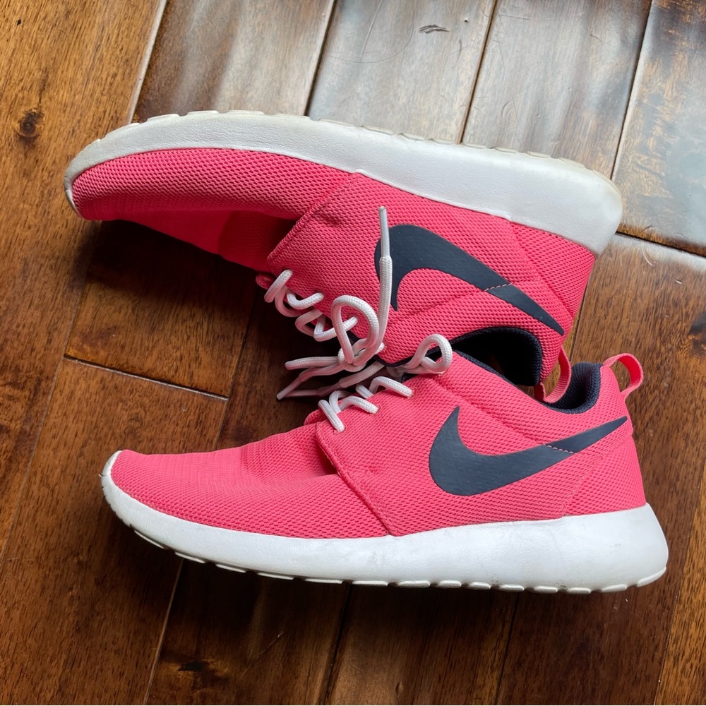 Women’s NIKE Running Shoes Coral Sz 8 - Picture 3 of 6